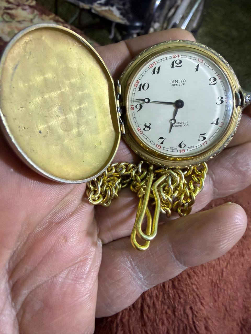 ساعات جيب ماركة سويسري كلهن نظافة100/100  للبيع واكو خدمة توصيل للتصال/*********** بصرة
