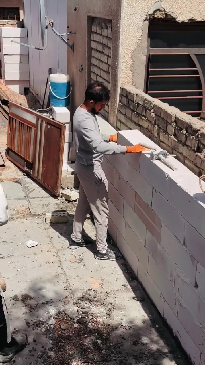 خلفه بناء ثرمستون طابوك بلوك وعكاده ثرمستون ولبخ وترميم وكافه اعمال البناء وتصفير خريطه وتخطيط خريطه وتسليح رباط وتثبيت أبواب وشبابيك 
***********

‭***********‬
