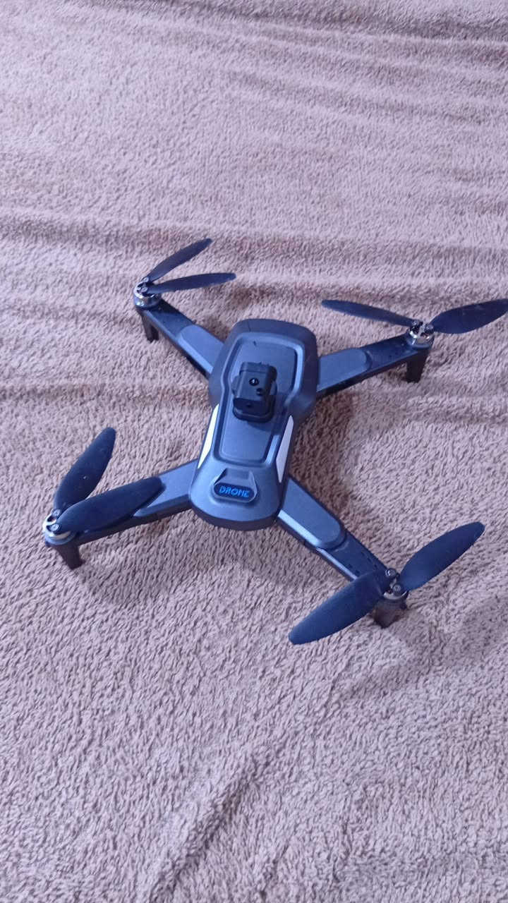 سلام عليكم طياره دروان اللبيع فول مواصفات وضواح كامره فوال
نضافه فوال 100على 100 سعر 70 بي مجال اللطيبين 
هذه رقمي *********** واتساب وهاتف
