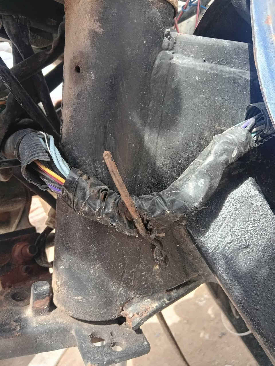 السلام عليكم ستوته اوراق سوري وياها ورقه وكيل ماكينه 23 مكان بالحمزه الغربي ستوته نظيفه وحلوه وشراي هذا رقمه موجود والسعر بواحد ونص.        ***********
