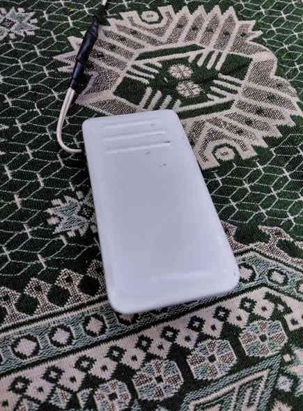 السلام عليكم
مكينه بولوني باب اول ياباني  مال الاسواق المركزيه
كامله شغاله عدل وزكزاك وتطريز
هيه والميز 
السعر ٢٥٠ وبيهه مجال 
***********
