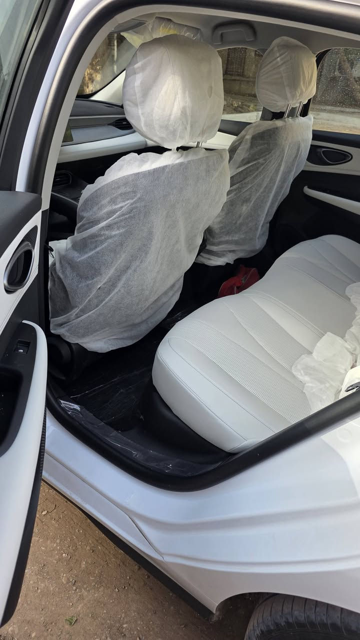 تحية طيبة...
سيل 5   seal 05 
زيرو 
مرقم 
١.كامرة
٢.داخل جلد
٣.حساسات
٤.تبريد قطعتين
٥.فول لد وزنون 
السيارة كاملة مكملة ورقم مميز عليهة + غراضهة كاملة+معربة وبرامج عليهة
للاستفسار (واتساب) فقط  : ***********
العنوان بغداد البياع
