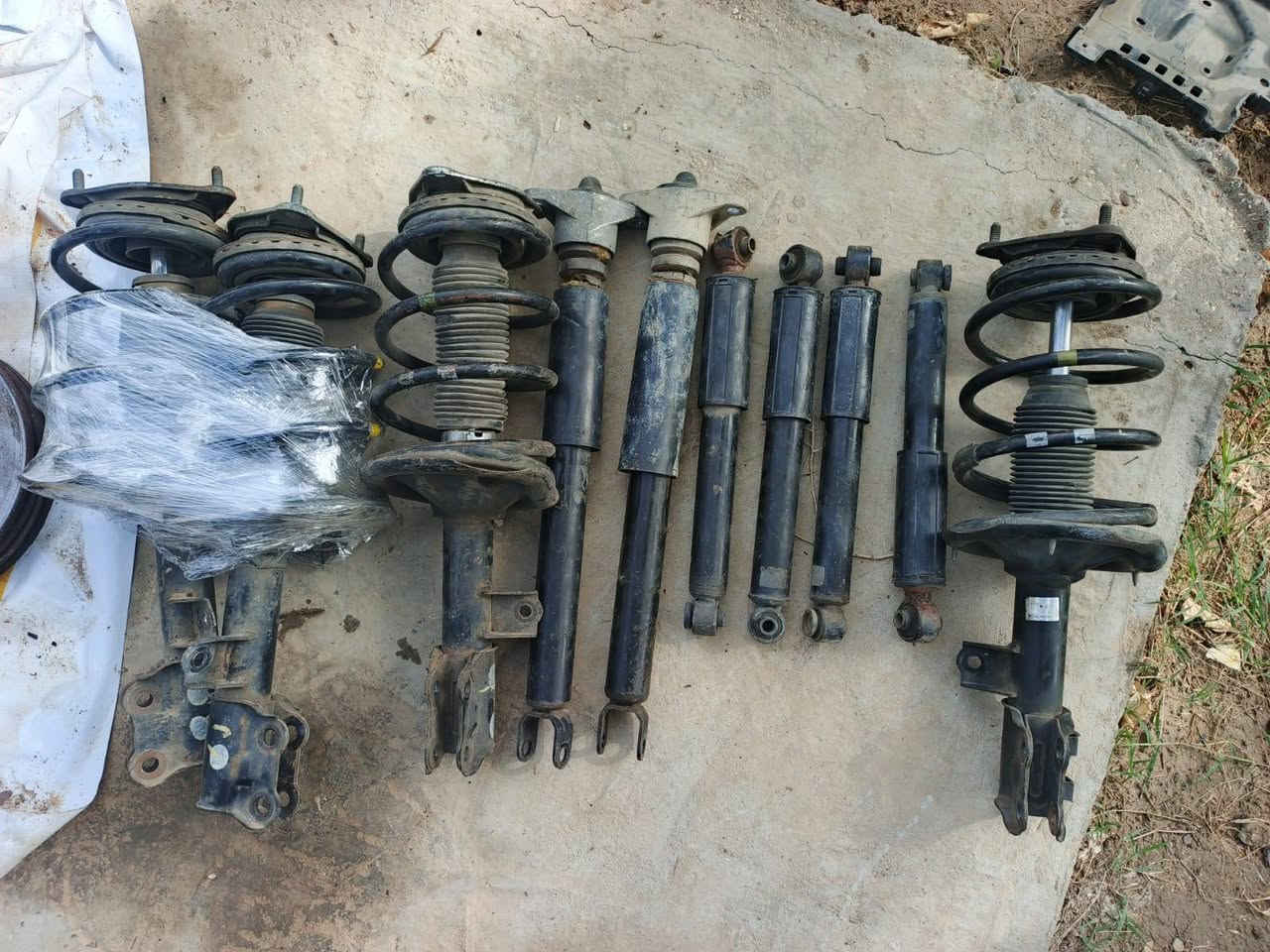 غراض سيراتو تفصيخ حاويه من موديل ٩ الى ١٣ والنترا من ٧الى ١١ يوجد توصيل جميع المحافظات 5000 الاستفساررًالاتصال عل الرقم *********** الحجز واتساب أو اتصال
