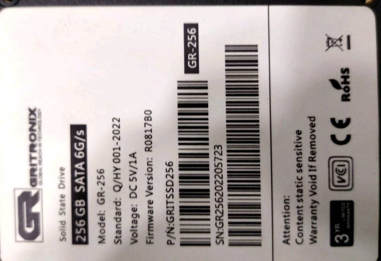 ذاكرة ssd حجم 256 GB سرعة 6GB/s مستعمل اخو الجديد مابي و لا خدش السعر 20 الف قفل و التوصيل كافة انحاء بغداد ب 5 الاف 