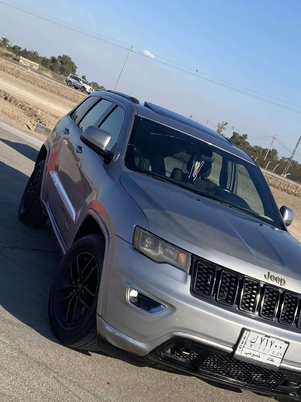 جيب شيروكي ٢٠١٦
ستينيه ماشيه ٧٥ حقيقي
استخدام شخصي 
السياره حادثه بمريكا جاملغ +بنيد 
+باب الي وره السايق سرقه
وهنا صارت بيها طخه بين قوسين ابيع احزام
موصفات 
كامره دواره +حساس
كراسي تدفئه +استيرن
شفتات استيرن
فتحة سقف
تحكمات جهتين
قطعتين تبريد 
صندوق كهربائي
شاشه كبيره
محرك ٣٦٠٠
ملاحظه المحرك بي رواجز 
شباب اقره المنشور قبل الاتصال فدوه 
السعر ١٦٥ وبيها مجال بسيط جدا
مكانه بغداد الدوره شارع ٦٠
الرقم ***********
