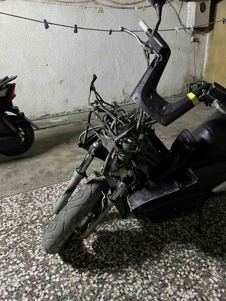 سلام عليكم :سلفر 600دراجه بيهة حادث مثل ما واضح بل صوره   دراجه متروكه من يوم الحادث ليوم صار شهرين تقريبن شغاله نكره بكل وكت تجي شغل وتروح  ابيع كوم حديد سعر 800قفل  ‭0775 786 4391‬ بيكم خير ودللو
