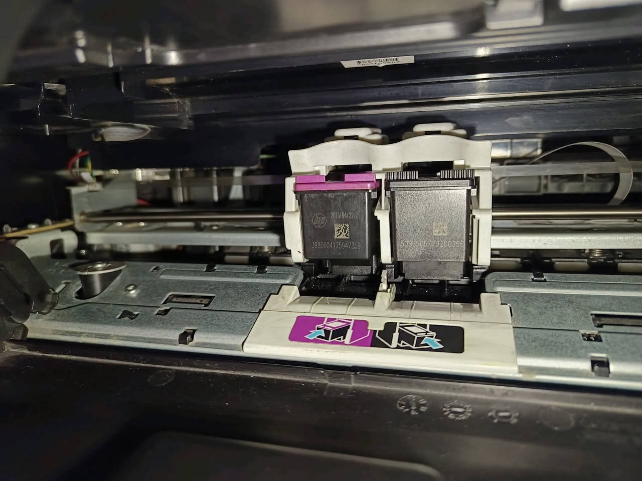 السلام عليك 
طابعة من نوع اج بي ٣٨٣٥ ملون. 
 (hp 3835) clear. 
كاترج حقن بدون منضومة. 
كاترجاته متوفر. 
اسكنر واضح وجيد وشغال. 
شاشة الطابعة لمس وتدعم جميع اللغات وبالاخص العربي.  
الطابعة حليوة ومال بيت.  
مابيها اي عطل. 
تجيك الطابعة مغلفة ووياها احبار + توني مبدل الكاترجات ثنينهم ب20 تجاري،  اما الاصلي ب40 للثنين. 
حبرها متوفر وبكفيك 5000 ورقة 
وبي سعرين بـ 7,000 و 10,000.
السعر ب(((((75,000)))))) الف. 
وبيها مجال للطيبين وتوصيل متوفر لجميع محافظات العراق.
م ***********
