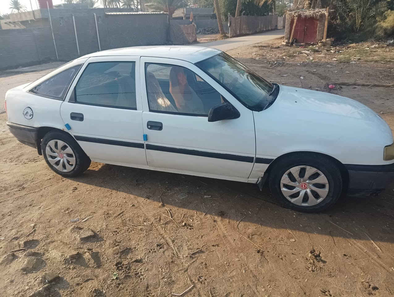 السلام عليكم اوبل فيكترا موديل 91 رقم بابل سنويتها ساقطه سالها اشهر  مالكها يريد تحويل مكان السياره حله السعر خاص ***********
