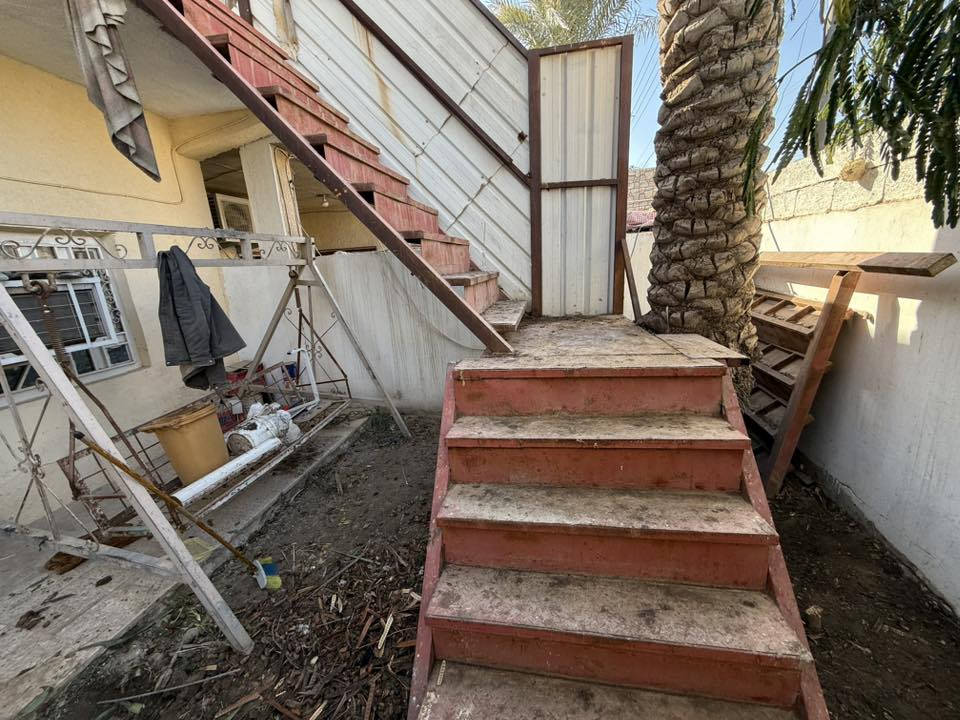 السلام عليكم
درج حديد للبيع شغل درجة اولى حديد ثقيل 
السعر 600 

‭0771 957 8369‬
