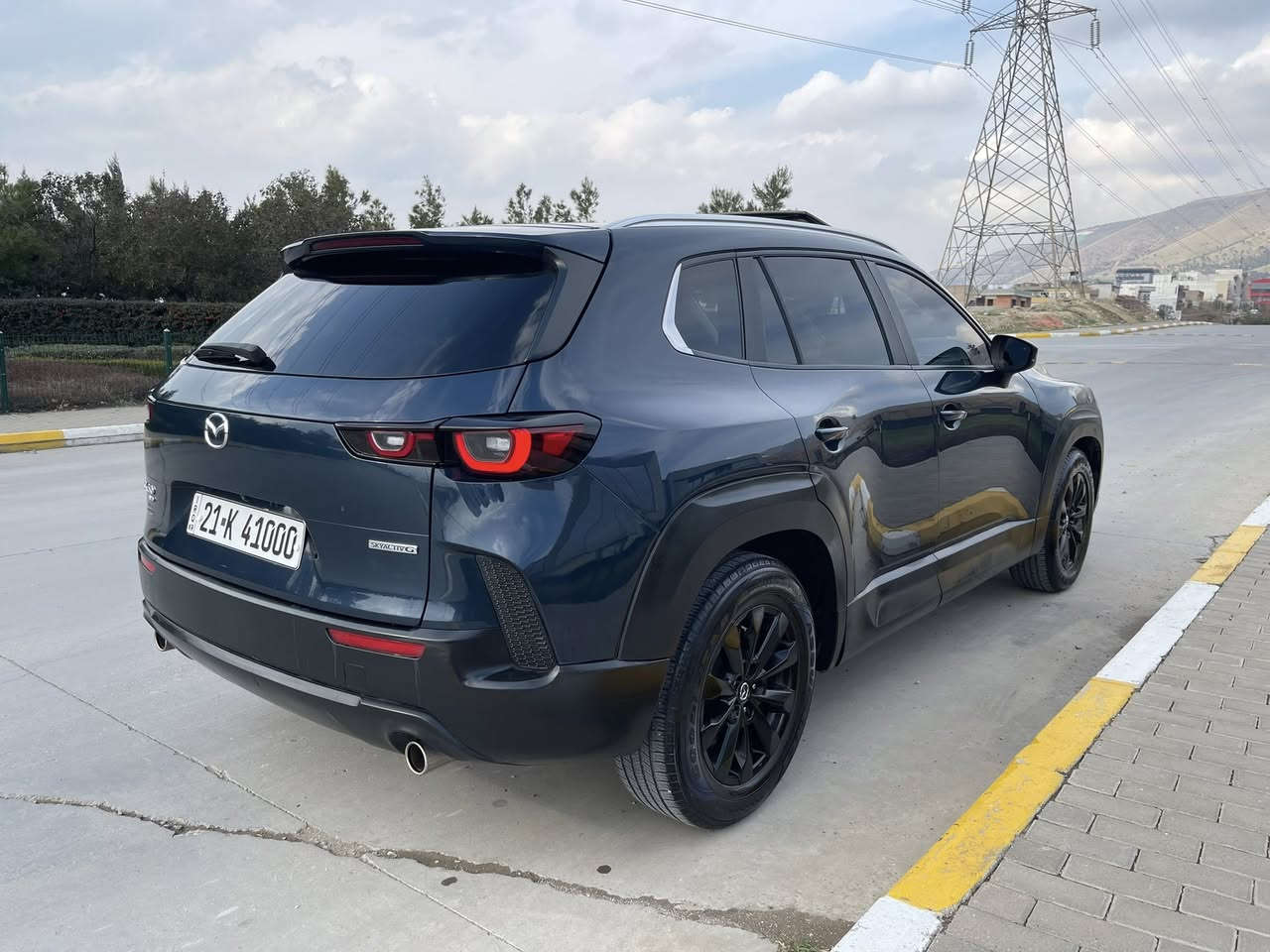 مازدا cx50
مۆدێل2023 
مواسەفات پریفێرد
مەکینە2.5بێ تۆربۆ 
دەبڵ ئەکسل 
کوشن هیتەر
کوشن کارەبا
ئەپڵ کارپلەی
سندوق جەک 
ڕاداری 360
چەمەلەقی پێشەوە لای سایەق  بۆیاخە لەگەڵ ٢ دەرگای لای سایەق کلێری ئەمریکایە 
ڕەسمی حادیسەکەیم داناوە 
***********
