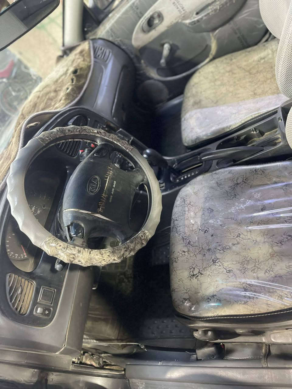 السلام عليكم ورحمه الله
كيا سبكترا موديل 2001 
كير اتو , محرك 1800 , رقم ديالى دولي، صدر جديد، سنوية جديدة 2030 هزة جديدة، تخم تاير وبطارية جديد. 
للاستفسار أكثر الاتصال على ***********
