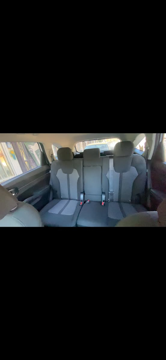 السلام عليكم سورنتو 2024LX بيع مستعجل على وضعه وارد امريكي قبل اسبوع دخلت السيارة مال كتاب شهداء شبه كلين بس الجنطة بيهة بارد مواصفاتها شاشة كبيرة مع دواره انضمة قيادة قطعتين تبريد 7راكب رادار امامي +خلفي +جانبي توقف ذاتي عند الاقتراب محرك 4سلندر تيربو تحديد مسار لايت زنونالسيارة ماشية 30الف فقط والسعر 265 وبيه مجال للاستفسار ***********
