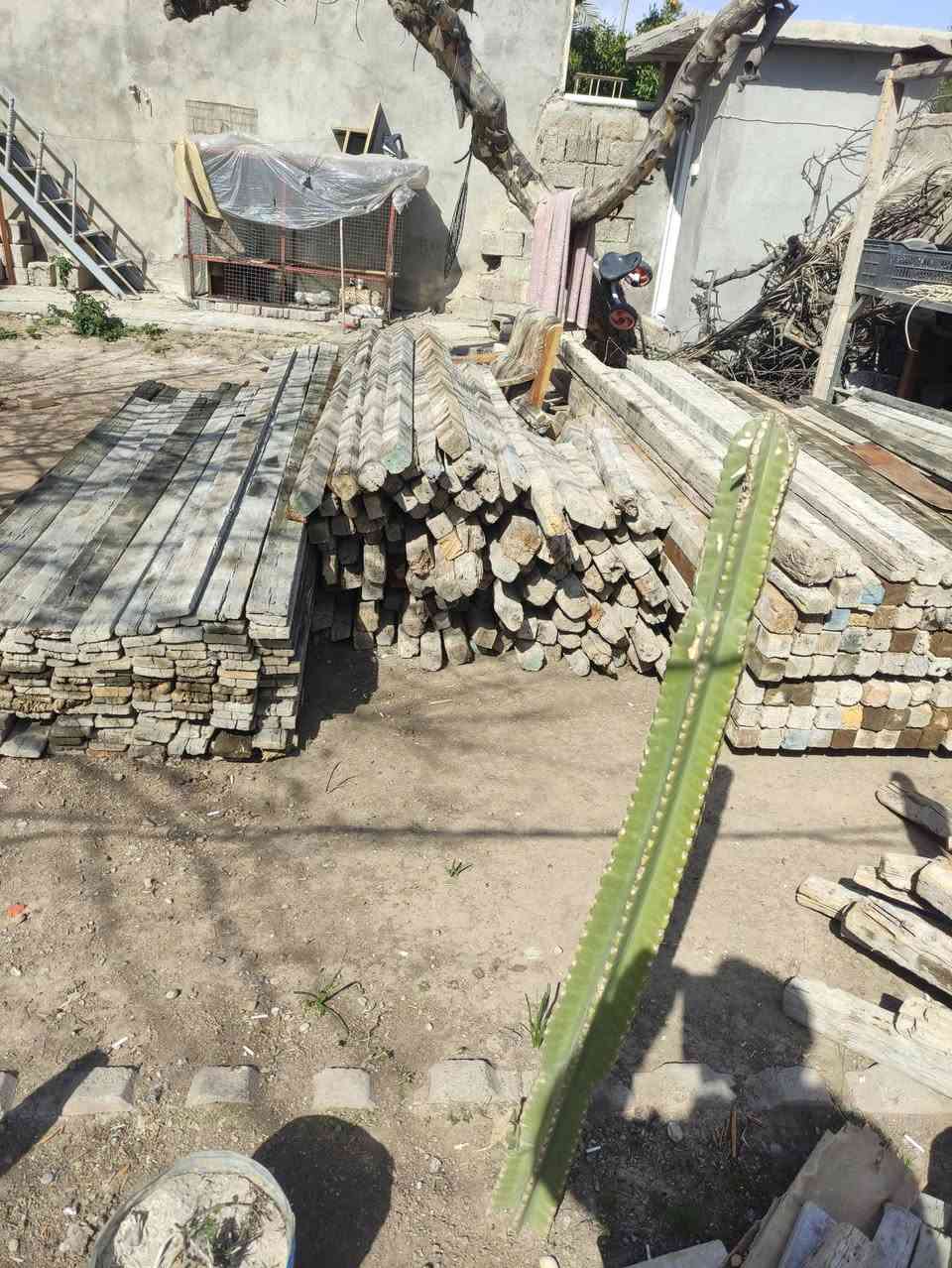 سلام عليكم خشب وجكات للبيع مكانهن كركوك ***********
