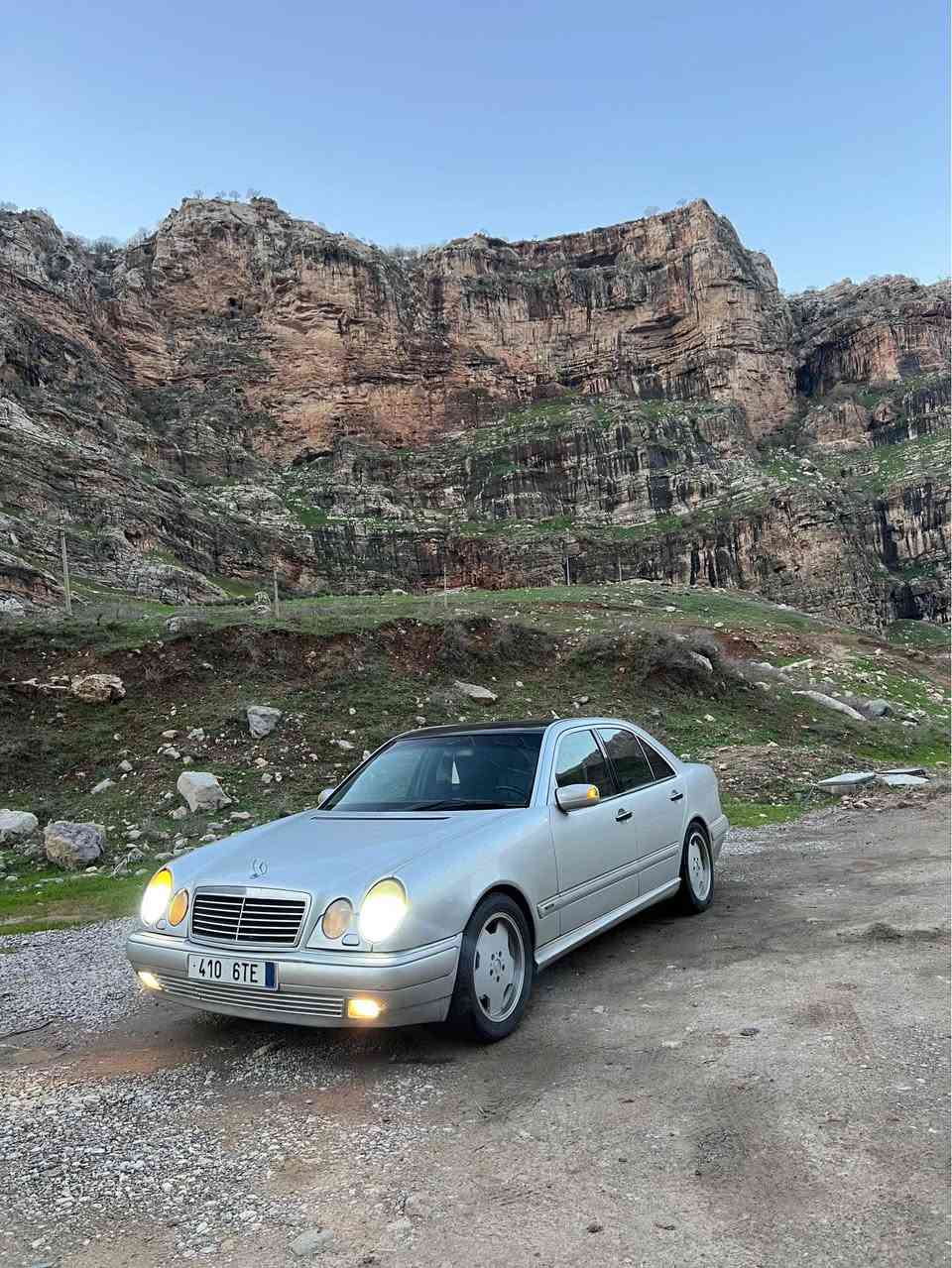 بؤ فرؤشتن يان گؤرينه ون 
ماسليس عئفريت
 ئه وروپي مه نه فئست 
لؤك لؤك بؤني شه ريكه ي لئدئ
مؤديل 2000
مه كينه 320مه رغوب avangard
كوشن هيتر 
ته بريد سارد و گه رم له شوئني خؤي
ته له فؤن
abs به شه رت
تراكشن
ناو فؤرميكا
مواسه فاتي زؤره هه مووي نانوسرئ
تايه و ويل لؤك
چركه ي تيا نيه 
گئر و مه كينه و ته بريد و كاره باي هه مووگياني به شه رت له سه ر ده قي شه ريكه
لئدراوي نيه 
بؤياخ سه قف و حيزام به شه رت
موس و براوه و ته بريد abs كاره باي هه مووي  به شه رت
بؤ فرؤشتن يان گؤرينه وه به شتئك به دلم بئت
سعري 58 ژمارە *********** أربيل, العراق
