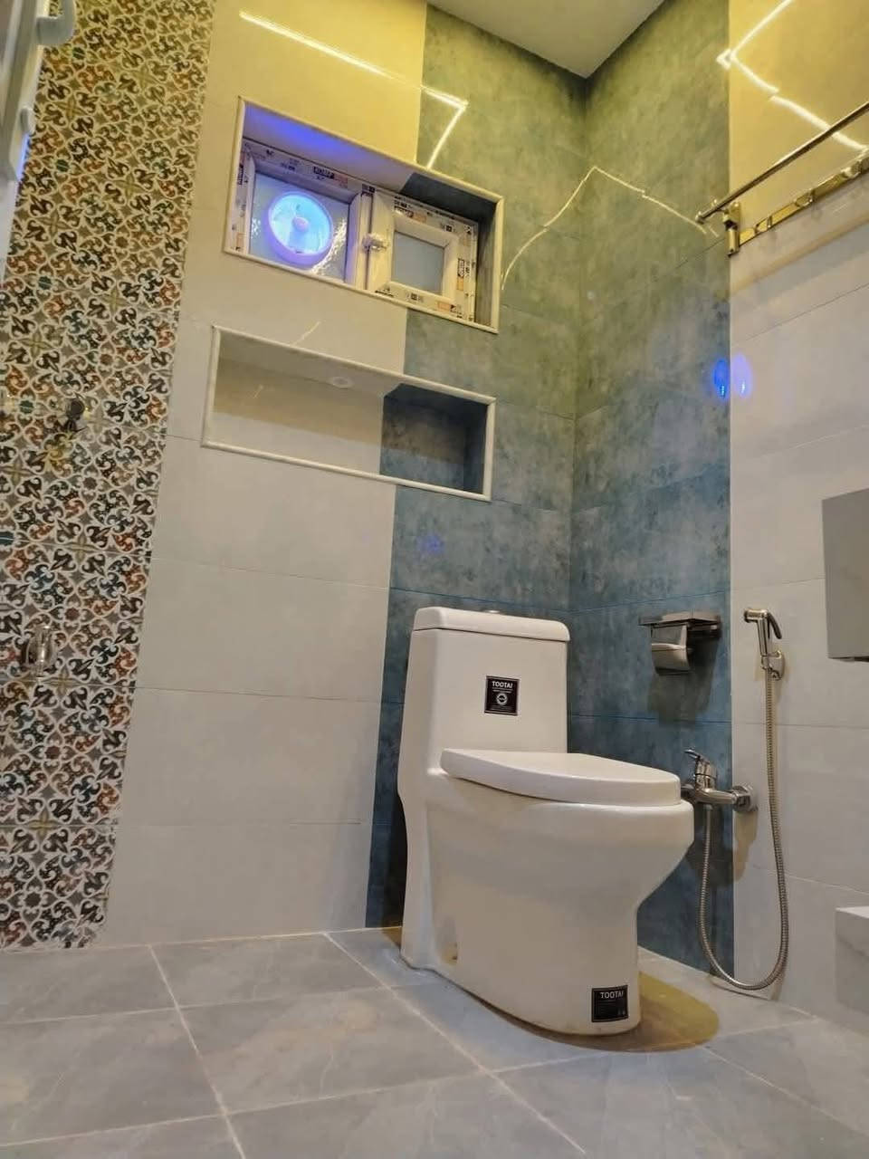 للبيع مساحه الواحد 100 متر
واجهة 5م. نزال 20متر 
عرض شارع 10متر عرض رصيف 3متر 
يحتوي  على هول صالة
منور مطبخ وخدمات عدد 2
غرف نوم عدد 3 منور 
واجهة موردن   ارضية مرمر
بيت فول درجه اولى 

للاستفسار اكثر  الاتصال أو واتساب على *********** مكتب حمورابي للعقار
