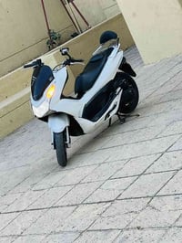 للبيع دراجه pcx ياباني الاصلي نوزل خطين ستان كهربائي حساس ازدحام دراجه...