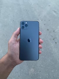 Apple iPhone 11 Pro Max. الجهاز نظيف جدًا وما بيه أي عطل أو ملاحظة، ال...