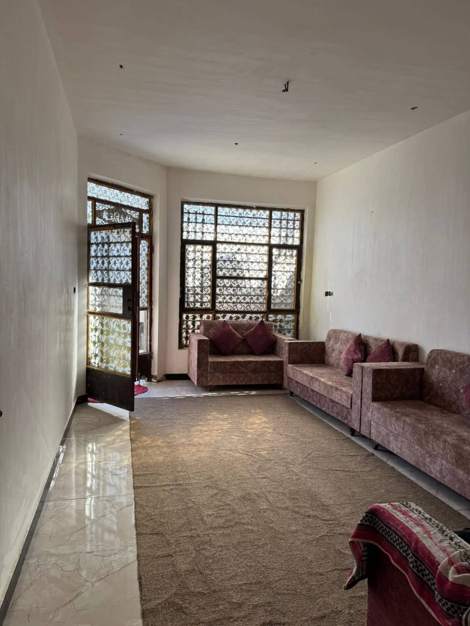 السلام عليكم بيت زراعي شارع الميلاج تعبر المولد بشويه 
المساحه ١٢٠متر بيت جاهز شغل مضبوط ان شاءالله 
الكاونتر والتخم من ضمن البيت نقص حشاكم النقص صبغ وكهرباء يرادلها ترتيب 
غرفه نوم+صاله+استقبل+مطبخ+مطبخ خارجي
للستفسار الاتصال على الرقم  ***********
كامل خدمات ماء مجاري كهرباء
