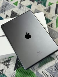 آيباد ٩ • ذاكرة ٢٥٦ • ملحقات كاملة