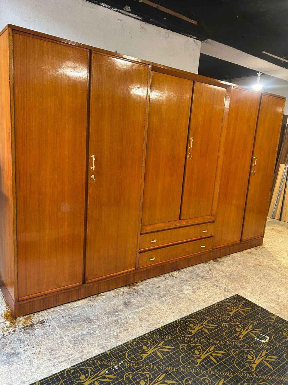 غرفه للبيع 🔥 (السعر عرض خاص 650 الف )
6 باب ملحق داخلي 🚪صاج فصال ظهر الكنتور چمبر شغل توصي ثقيل تكمه 👍🏻👌🏻🔥🔥
قياس ارتفاع الكنتور 125 سم والعرض 3 ونص 
للاستفسار الاتصال على الارقام 
اسيا 📞(***********)
كورك📞  (***********)
عنواننا موصل 
حي الحدباء سايدين الصديق معرض عمار ابو حمزه قرب كماليات سند ⭕️⭕️
مستعدون لشراء غرف النوم والكناتير الصاج 👍🏻 موصل, نينوى
