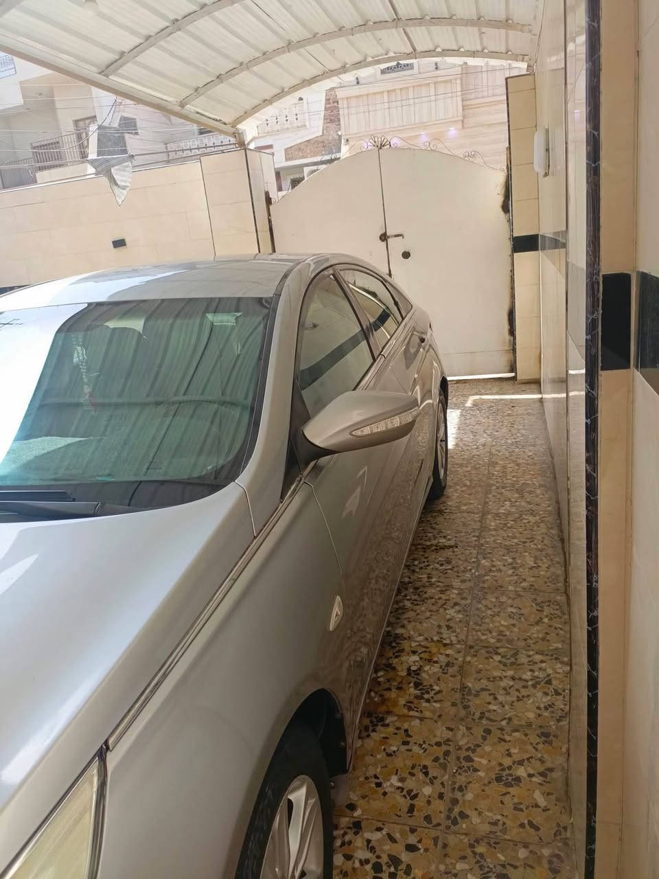 السلام عليكم هونداي سوناتا 2011  لون سلفري سياره نظيفه بمعنى الكلمه استخدام شخصي محرك 2000  تخم تاير محرك فوق الجيد كير حداديه تبريد كهربائيتها كلها شغاله بسمي لغايه نهايه 2029  شهر 12  يعني لغايه 2030 مصبوغه عام بسبب الجراد  السعر 117    رقم بصره  الجنينه الاتصال   ***********.   ***********
