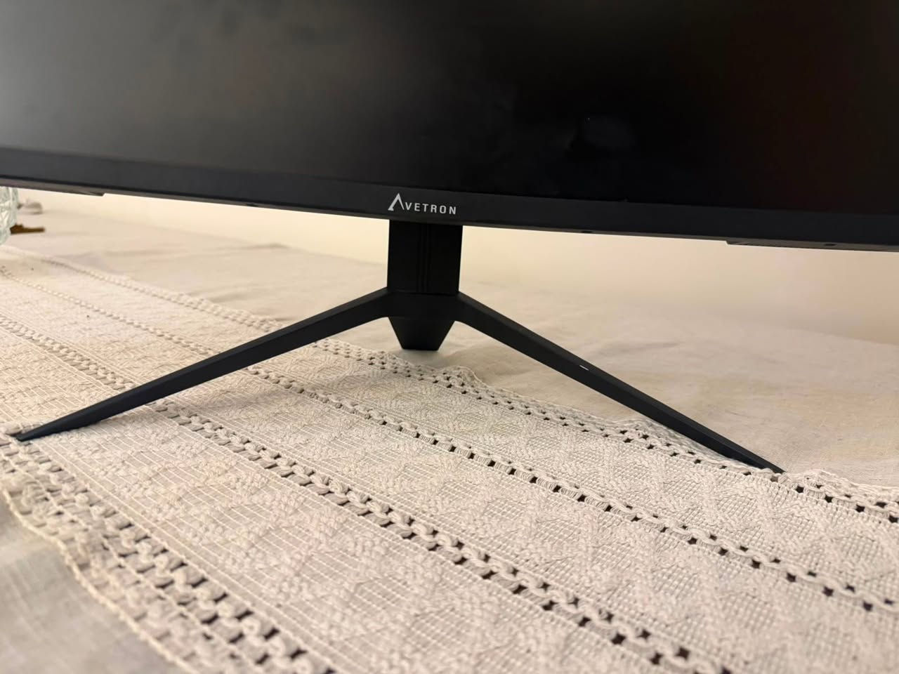 Avetron 

Panel Size: 27"

Panel Type: VA Panel

Viewing Angles: H: 178° / V: 178°

Colour Gamut: 85% (typ.)

Resolution: 2560×1440

Brightness: Up to 300 cd/m²

Contrast Ratio: 5000:1

Refresh Rate: Up to 180Hz

Response Time: 3ms

G-Sync Compatible: For NVIDIA graphic cards

Freesync Support: For AMD graphic cards

DP Interface: 2x DP 1.4 (Up to 2560×1440@180Hz)

HDMI Interface: 2x HDMI 2.1 (Up to 2560×1440@144Hz)

USB Interface: 1x USB 2.0
Earphone Interface: 1x 3.5mm

الشاشة ماخذها من النبع
مستعملة قليل و نظيفة بدون اي خلل او شخوط
السعر 200 الف قفل بدون عملة
مكاني بغداد المنصور


**إذا كنت صاحب هذا الإعلان وتريد حذفه لأي سبب، رجاءا أرسل رسالة إلى الدعم الفني**
