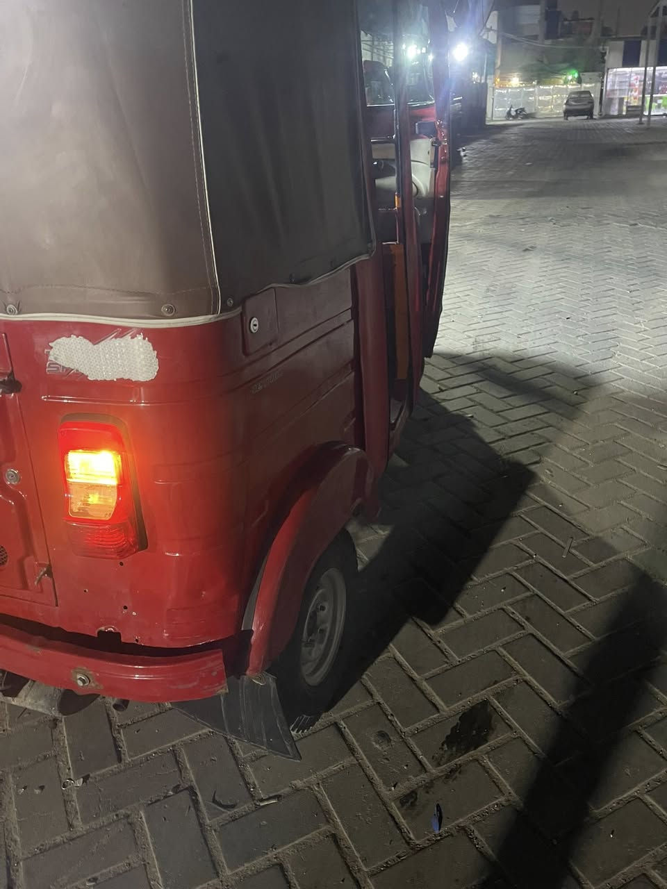 سلام عليكم تكتك موديل2020 تخم تاير جديد مع الاويالة مكان  بغداد بسمي تحويل ثاني يوم معمره حزام سعر 6800وبيه مجال رقم واسط رقم تليفون ***********
