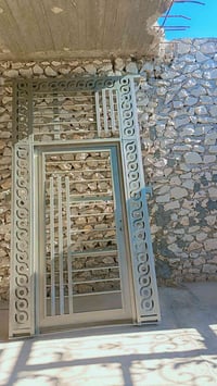 السلام وعليكم هاذ الباب للبيع ومناسبات واليريد يجي خاص هاذا رقمي 07828...