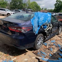 كامري للبيع موديل 2022 LE أمريكي هايبرد لون نيلي محرك 2.5 حادثها موضح ...