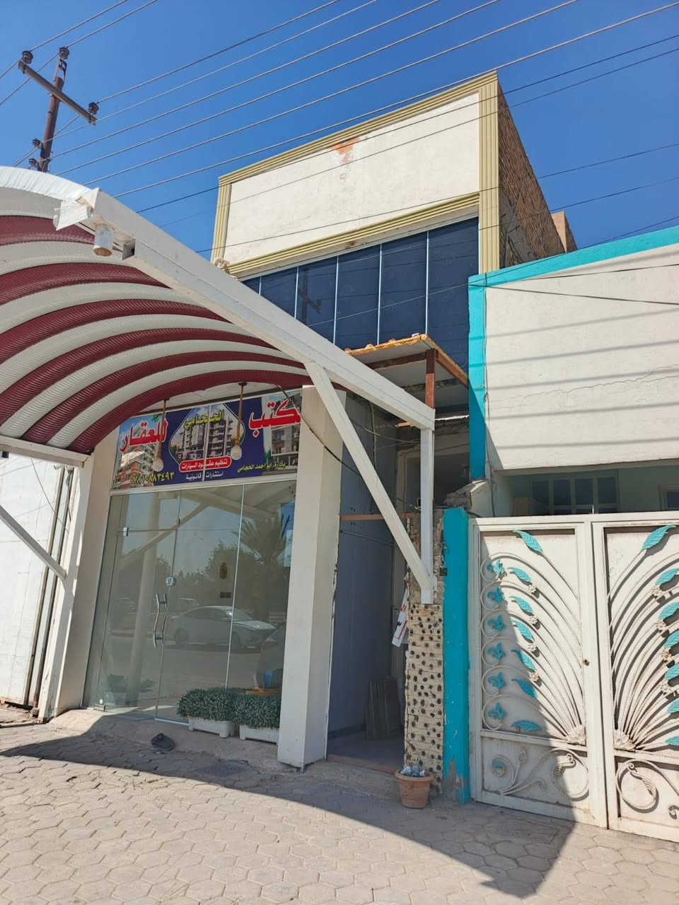 دار للبيع تجاري حي الوفاء شارع الصب ١٠٠ متر طابقين ٣ غرف ومحل السقف صب والاساس صب مجاور ورشة بغداد للسيارات السعر المطلوب ٢٢٠ مليون اكثر تفاصيل الاتصال وتساب بالرقم *********** مفتوح باي وقت
