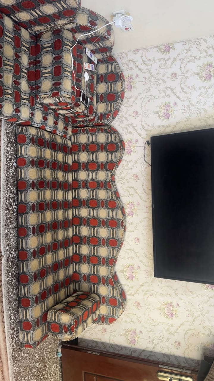 السلام عليكم ديوان شغل ونظافه فول مثل ماموضح بالصور تقريباً ١٣متر ٤٠٠الف قابل للتفاوض 
البلديات UN ***********
