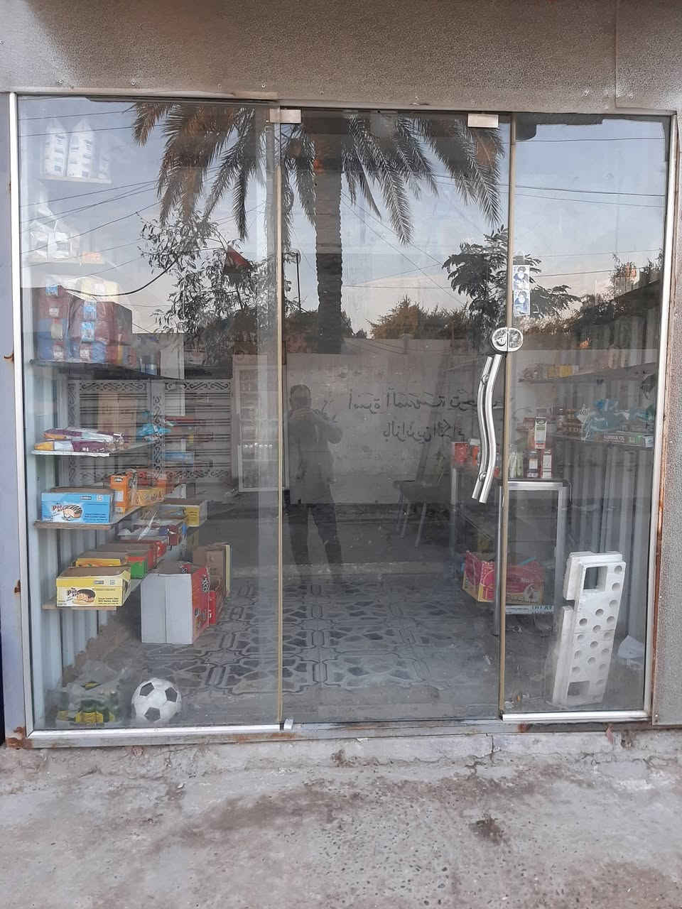 السلام عليكم
للبيع عارضة عامودي عدد ١ 
جام خانه الارتفاع ٢٥٠ سم والعرض ٢٦٠ سم 
+رفوف 
الموقع بغداد/حي العامل 
الرقم/ ***********
