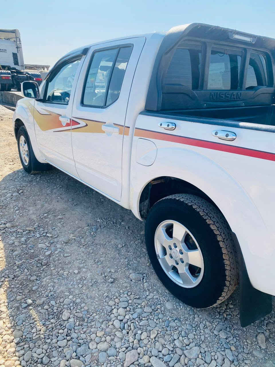 نيفارا موديل 2014كير اوتوماتيك سياره جديده جدا تبريد ثلج صدر جديد تخم تاير مكينه لاصرف ولاتبخير رقم واسط لاماني تحويل ثاني يوم بيه سونار موجود بالمنشور السعر 115$وبيه مجال للشراي مكان السيارة واسط الصويرة الاستفسار ***********واذمراوس حسب القناعه عادي
