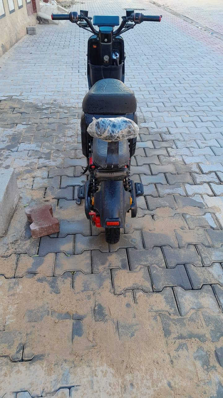 دراجه شحن للبيع جديده باتريات ستوني شادهن سعر ٣٥٠ وبيه مجال مكاني واسط قضاء الحي ***********
