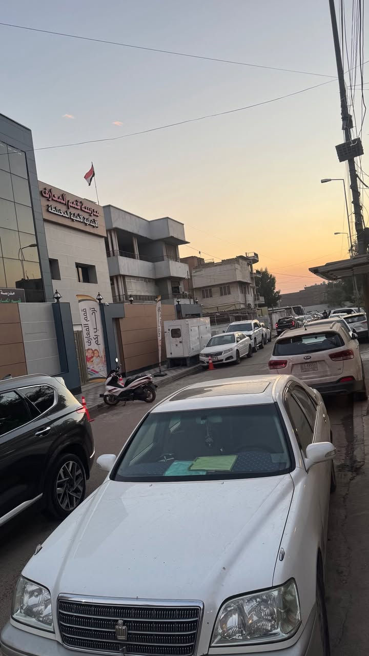 ملكه موديل 2000 تسجيل قديم وكاله العامه فقط 
سياره صارها 10 سنوات عندي 
محتاجه محرك لان بيه بكن (كايمه يعني) تريد تأخذ محرك vvti. محرك دي فور كبير لو صغير بكيفك أنت 
سياره شغاله بارحه اجيت منها من كربلاء مابيه اي شي 
سعرها 75 ورقه قفل 
مكانه بغداد الكاظمية *********** المحامي جعفر
