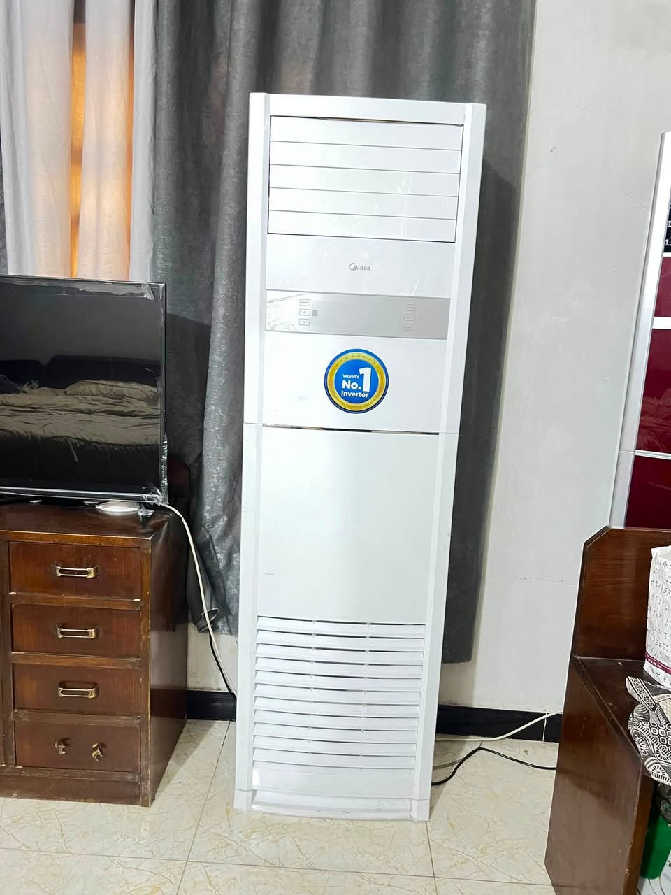 سلام عليكم عندي داخلية ميديا 2طن كنتوري نفيرتر تحكم سعره 300الف وبيها مجال ***********
