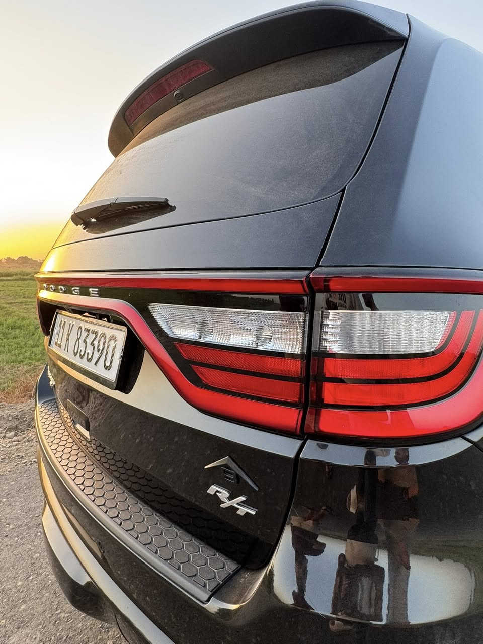 دودج دورانگو فول مواصفات RT مديل2024
١-ثمانية سلندر هيمي 5.7

٢-تدفئة تبريد كراسي

٣-تدفئة ستيرن

٤-كراسي جلد 

٥-فتحة سقف

٦-رادار امامي رادارت خلفية نقاط عمياء

٧-حساسات امامية خلفية

٨-تبريد امامي خلفي منفصل

حادثها جاملغ وبنيد جاملغ اصلي نفس لون

بيها صبغ فقط بنيد

سيارة مصلحة تصليح درجة اولى ايرباك راجع سستم كامل مو مقاومات  كلشي بيها

اصلي ماكو اي قطعة تجارية وعندي صور التصليح

سيارة ماشية 48 الف كيلو السعر 33500

 تلث شدات وخمسة وتلاثين ورقة

وبيها مجال 

***********
