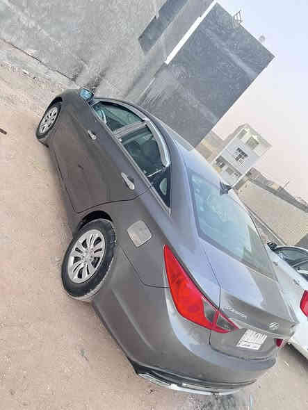 السلام عليكم 
(مراوس فقط بكيا عموشه نثيه نضيفه) ….
سوناتا ٢٠١١ وراد امريكي السياره نضيفه الي عنده يدخل خاص … مكلف بنشر  رقم صاحب السياره ***********
