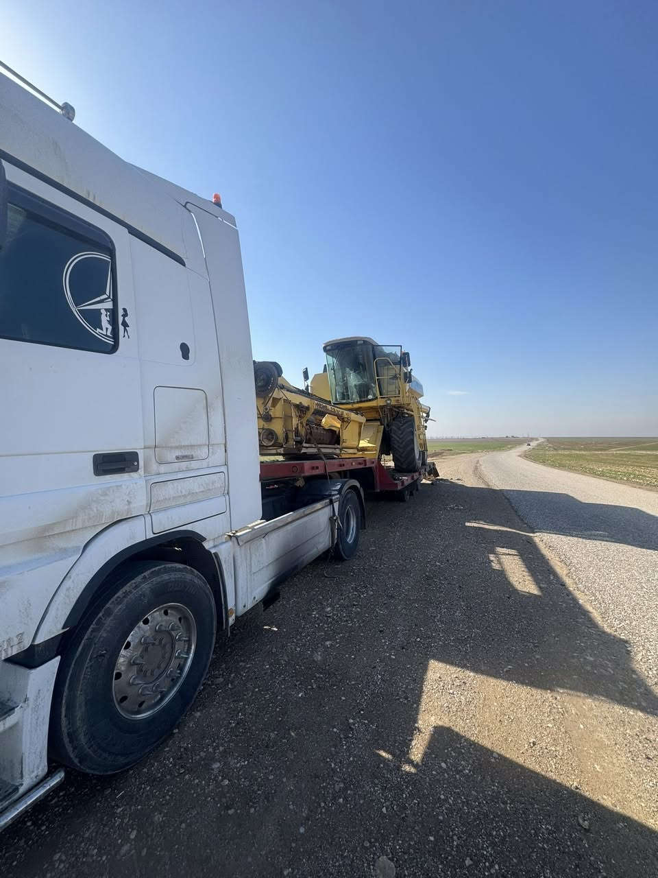 يوجد لودر نقل جميع المعدات الزراعيه والآليات 
***********
