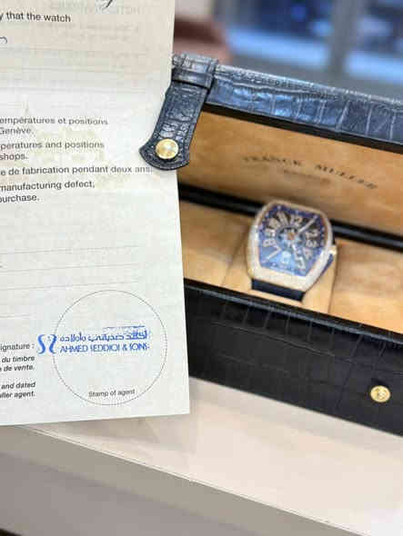 اكتشفوا روح المغامرة والرفاهية! ⚓✨

فرانك مولر فانجارد ياختينغ - حيث تلتقي أناقة اليخوت بالفن السويسري الأصيل!

ليست مجرد ساعة... بل رفيقك في رحلاتك الاستثنائية. تجمع هذه التحفة الفنية بين دقة الحرفية السويسرية وأناقة عالم اليخوت في تصميم لا يُضاهى.

💎 مواصفات الساعة:

· الطراز: فرانك مولر فانجارد ياختينغ V45 SC DT YACHTING
· الحركة: أوتوماتيكية سويسرية
· القطر: 45 ملم × 54 ملم - سمك 14 ملم
· الهيكل: ذهب عيار 18 قيراطًا مرصع بالماس
· المينا: أزرق أنيق مع تفاصيل بوصلة بحرية وعقارب مضيئة
· الوظائف: عرض التاريخ عند موضع 6
· المقاومة: حتى 30 متر (3 ATM)
· السوار: مطاط أزرق مغطى بجلد التمساح الفاخر
· الكريستال: زجاج ياقوتي مقاوم للخدش
· الحالة: مع العلبة الأصلية والأوراق الأصلية

📍 للاستفسار والطلبات:

· المحل: Golden Watch
· الموقع: الكوت - شارع المغرب
· هاتف: *********** (للتواصل عبر واتساب أو خاص)

---

لماذا تختار هذه الساعة؟
✓ تصميم فريد مستوحى من عالم اليخوت الفاخرة
✓ حركة أوتوماتيكية سويسرية دقيقة
✓ مواد فاخرة تجمع بين الذهب والماس والجلد الفاخر

سارعوا بالحجز - القطع محدودة! 🚀

#فرانك_مولر #FrankMuller #VanguardYachting
#ساعات_فاخرة #ساعات_سويسرية #أناقة #فخامة
#ذهب #ماس #يخوت #أناقة_بحريه
#إكسسوارات #ساعة_يد #تميز #رفاهية

---

ارتقِ بأناقتك إلى مستوى جديد... حيث تلتقي الفخامة بروح المغامرة! 🌊
