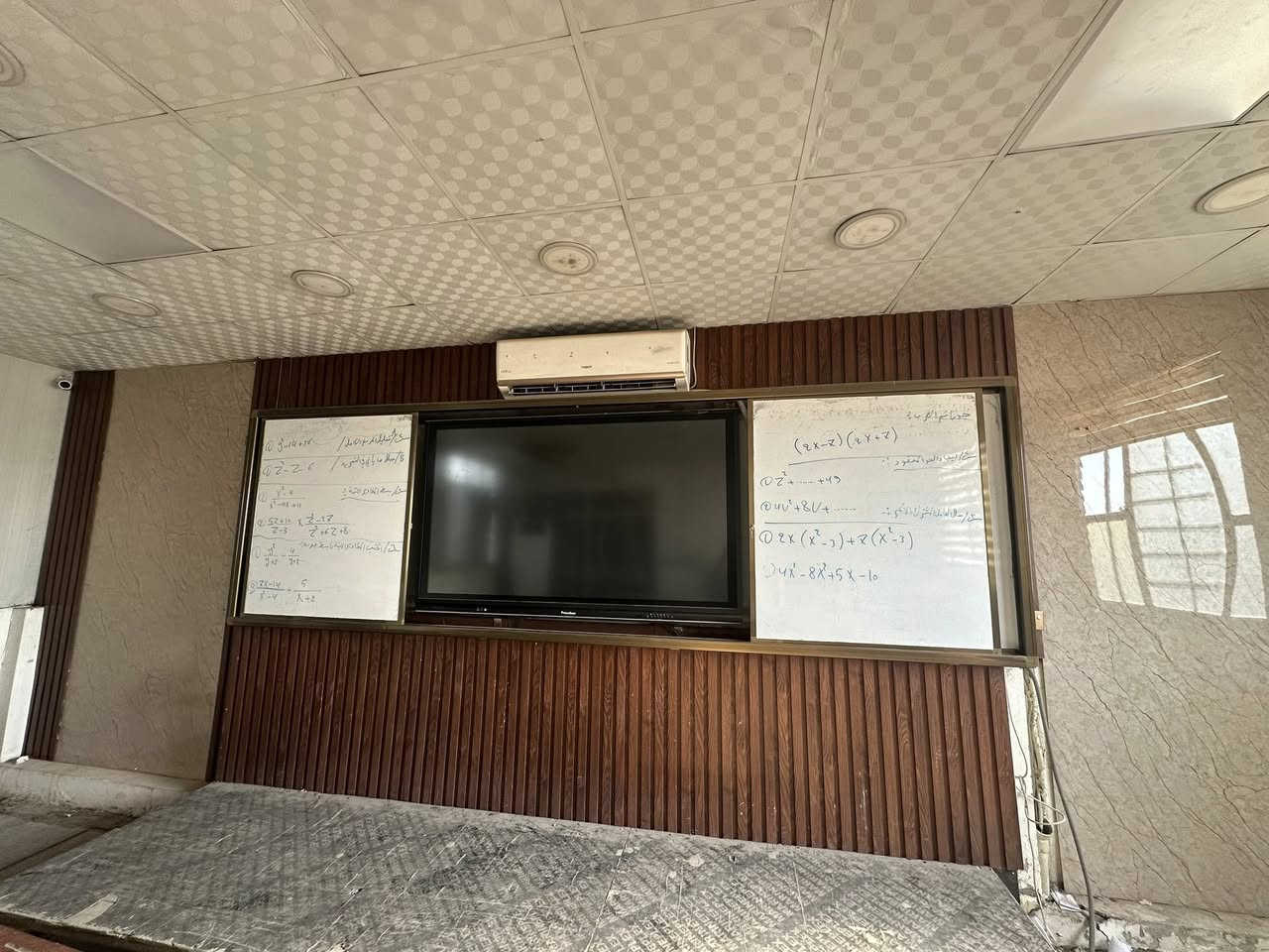 اثاث معهد للبيع ❤️
سبورة وايت بورد سلايت اربعة متر  مع سبورة ذكية حجم 76 عدد 2
ستيج قياس اربعة متر عدد 2 
رحلات تفصال قياس ١٢٠ سم ٣ نفر عدد ٢٠ رحلة 
ميز مكتبي ٣ قطع قياس ١٢٠ سم 
مكتبة 
ثلاجة كري قياس ١٦ قدم 
بغداد / العبيدي _ شارع الجامع 
للمعلومات والاستفسار ***********
