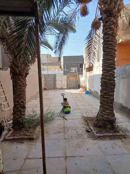 بيت في ام العصافير السعر 160 مليون مطلوب 80 مليون للمصرف العراقي يعني اللي يشتري يدفع 80 ويدفع الباقي إقصاد للمصرف العقاري بشرط استبدال الكفيل

***********
