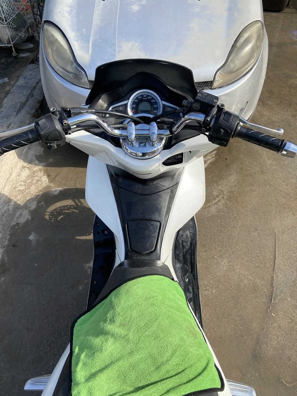 السلام عليكم بي سي اكس جيل الثاني كوري كفر بي ضربات يرادله ملاحضات وترتيب مكينه مكفوله سعرها 1200 وبيها مجال حك جيه   ويراد ادام كلجات هم مكاني ااشعب***********
