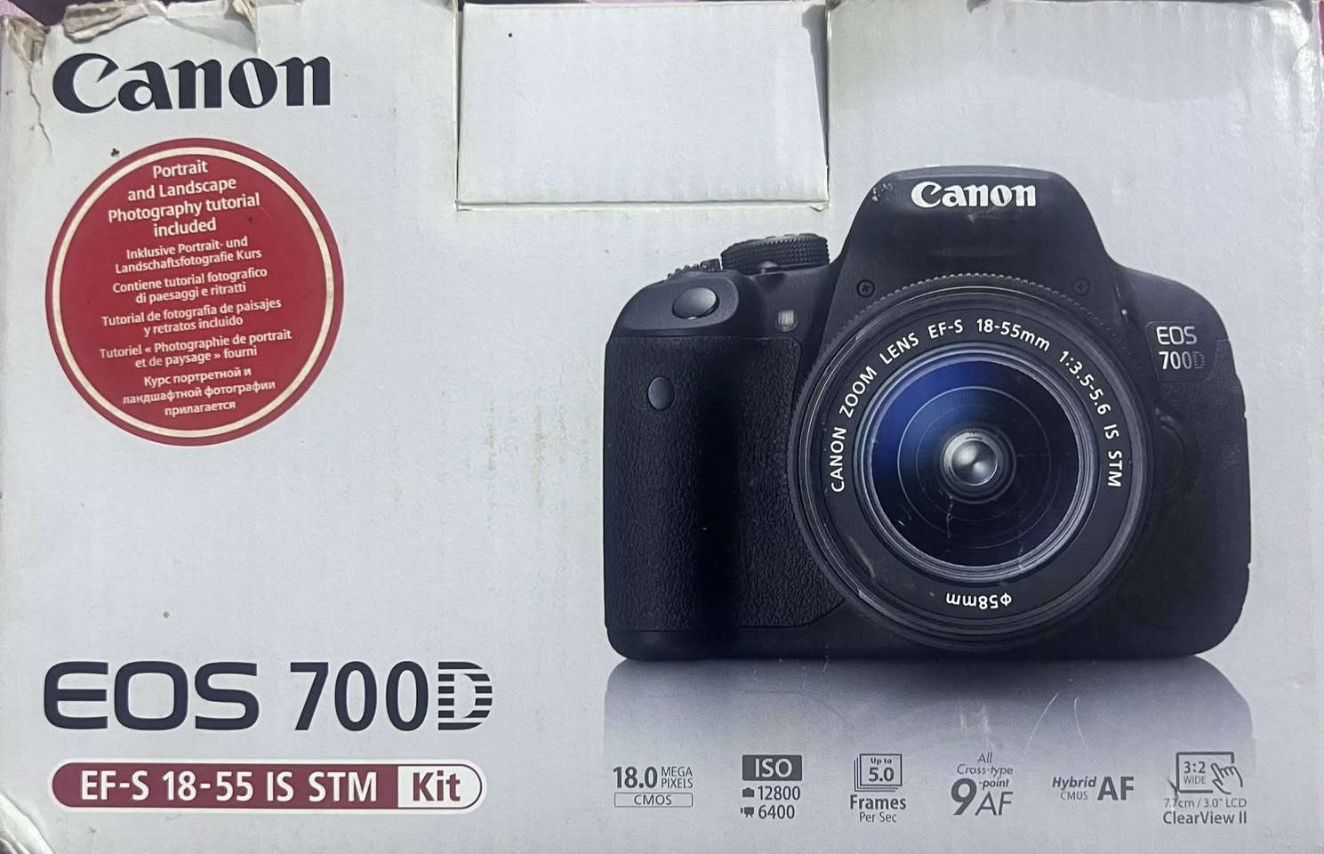 كاميرا كانون D700 مع كامل ملحقاتها نظيفة 95‎%‎ استخدامها قليل كلش هية وكارتونتها وغراضها 
ب450 وبيها مجال
***********
