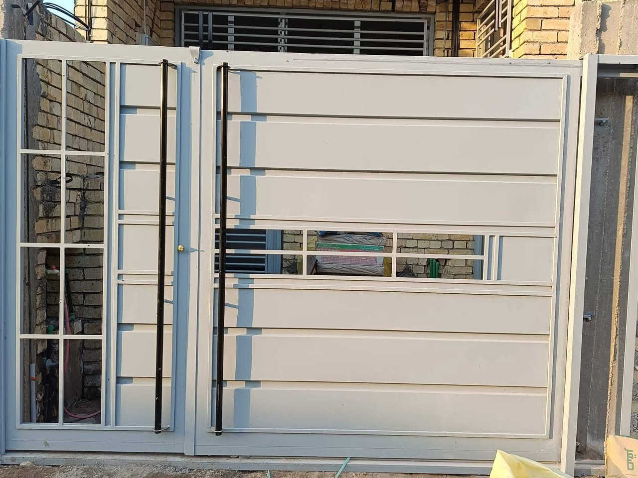 سلام عليكم صباغ متفرغ بيوت +شبابيك بوب محجرات تصل ع رقم ***********
