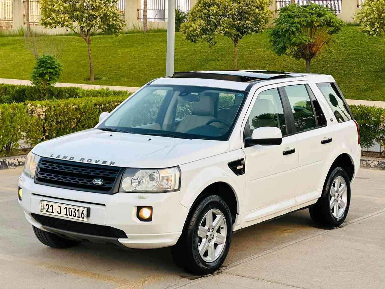 Land Rover   LR2   SE   2011 
سفري شةريكةي سةردارة 
مةكينةي ٦ بستوني  بي توربوية
١٧٠ هةزار كيلومتر روشتوة
گێڕو مەکینەي نةكراوةتةوة
سةنةويو رةقةمي تازةية
٤ تايةي تازةي لة ژيراية
سةيارةكة زور پاكو بي نو قسانية  
بوياخي نية ٢ جيگا تةعديلي ساردي هةية

فول مواسةفاتة

بةسمة 
پانوراما
ناوزةرد
ناو فورميكا
٦ سيدية
حاسةية
ئاوينةي شةفتة
٥ مودي دةبل اكسل
لايت عةدةسةو زينونة
كوشن جلد 
كوشن كاره باي

سةيارةكة لةسليمانية

سعري ٩٢ $ 
📞 ***********

===============================

land rover  LR2  se

سيارة موديل ٢٠١١  خليجية شركة سردار
محرك ٦ سلندر تنفس طبيعي  بدون تيربو
ماشي ١٧٠ الف
گير محرك مامفتوح
سنوي رقم جديد
تخم تاير جديد
سيارة حيل حلوة مابي نقص 
مابي صبغ  بي ٢ مكان تعديل بارد

فول مواصفات

بصمة
پانورما
داخل اسفر
داخل ساج
سيدي چنجر
حاسة
مرايت شفت
٥ مود فوريل
مازدات عدسة زينون
كشن جلد
كشن كهرباء
تحكمات ستيرن

مكان سيارة سليمانية

سعر ٩٢$ 
📞 *********** السليمانية, العراق

