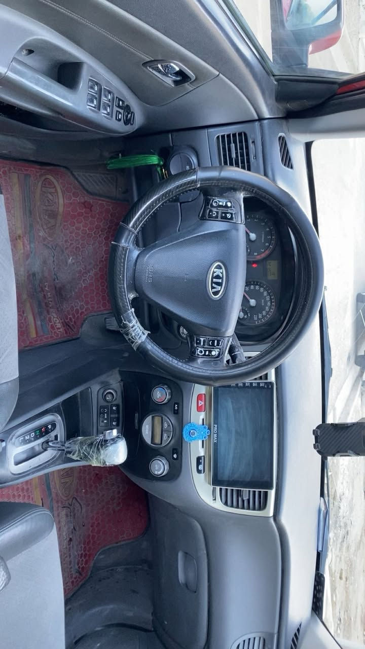 السلام عليكم كيا ريو موديل 7 حجم المحرك 1600دوش
سياره جاهزا كير محرك تبريد حداديه تاخم تاير رقم دياله دولي رقم جديد هزا جديده بيها مكنان صبغ اثر جراد بس
بكان سياره بغداد حي الخضراء سعر 77 وبيها مجال 
تصال ***********
