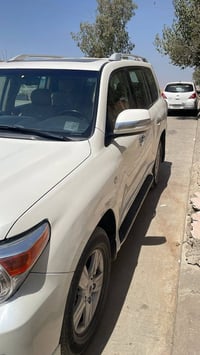 لاندگروز موديل 2010 السياره مكفولة من اي حادث فقط صبغ شبرين في باب الص...