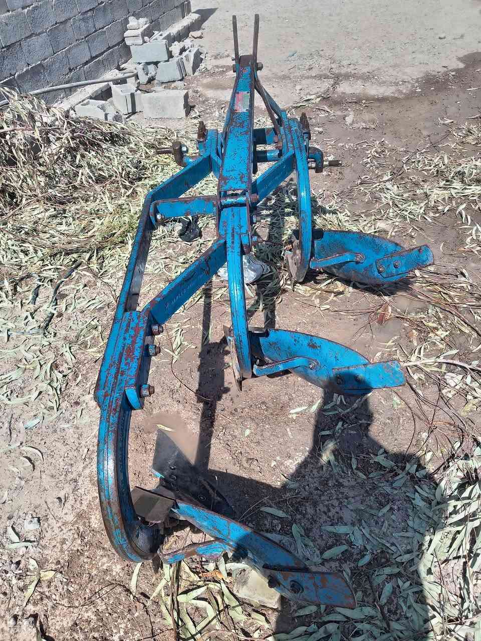 سلام عليكم فدان تركي نظيف للبيع حجم 11 فدان نظيف كلش على الكراب المكان بغداد  ابو غريب ***********
