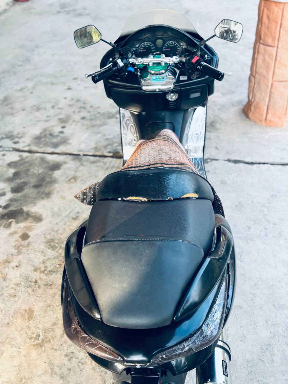 #بيع والسعر خاص . او . #مراوس بدراجه دايون نفخ او لايتي
نوع الدراجه : فورزا 08 كرستال گير ملغي 
اوليات الدراجه : گمرك مدفوع 
حجم المحرك : 250cc
حالة المحرك : بدون تنقيص او تبخير 
كهربائيات كامله 
مسجل وسماعات شغال 
جگ جنطه شغال + گلوب جنطه 
عليها ادامه { عبوه + فيتبم جدد + بلك ونوزل جديد } 
حالة الكفرات : نظافه ٩٠٪
اكزوز رياضي 
طخم تاير حاويه
منظومة تبريد محرك كامله ومي كله زيتي 

الدراجه محتاجه فقط شغلتين دوشمه كشن قبق جنطه + تبديل قايش غيرها ماكو 
الدراجه حلوه وناعمه وخير من الله 
مكاني بابل سدة الهنديه منطقة المهناويه 

اخوان رجاء اخوي فقط الشراي او الي عده مراوس يتواصل خاص . ويدلل


**إذا كنت صاحب هذا الإعلان وتريد حذفه لأي سبب، رجاءا أرسل رسالة إلى الدعم الفني**